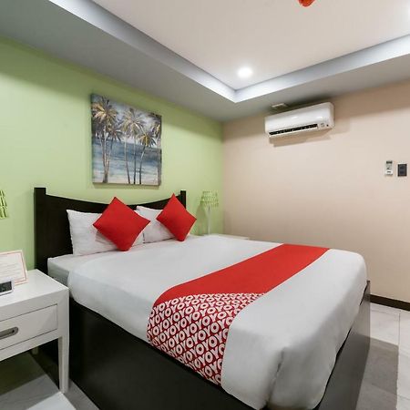 Oyo 171 Amore Hotel Muntinlupa City Екстер'єр фото
