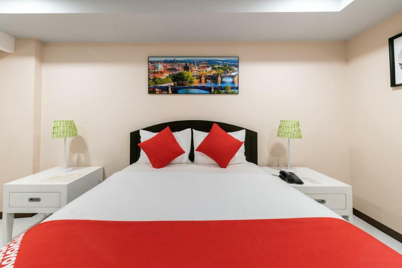 Oyo 171 Amore Hotel Muntinlupa City Екстер'єр фото