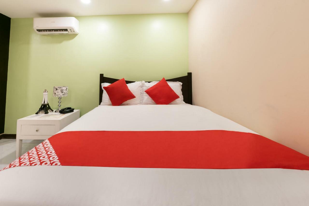 Oyo 171 Amore Hotel Muntinlupa City Екстер'єр фото